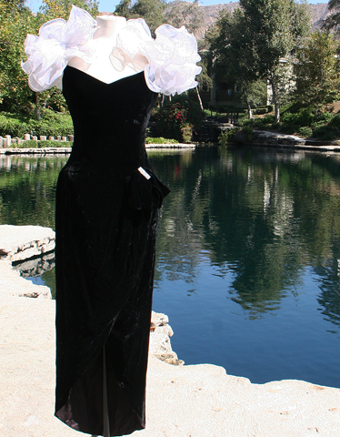 BLACK VELVET RUFFLE WHITE SHOULDER LONG DRESS